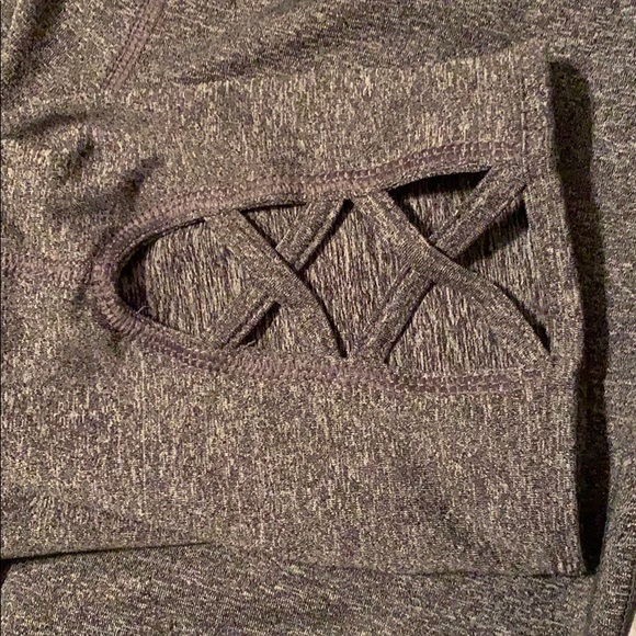 Cropped Leggings With Criss Cross Design - Picture 6 of 6